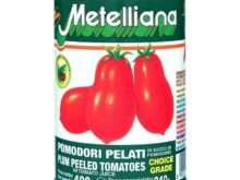 Gepelde tomaten in blik